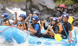 Adventure Connection between Puerto Viejo, Limón and San José with White Water Rafting Pacuare