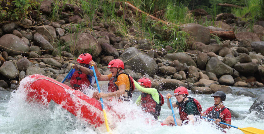 Adventure Connection between San José and Sarapiquí with Rafting III - IV on the Sarapiqui River.