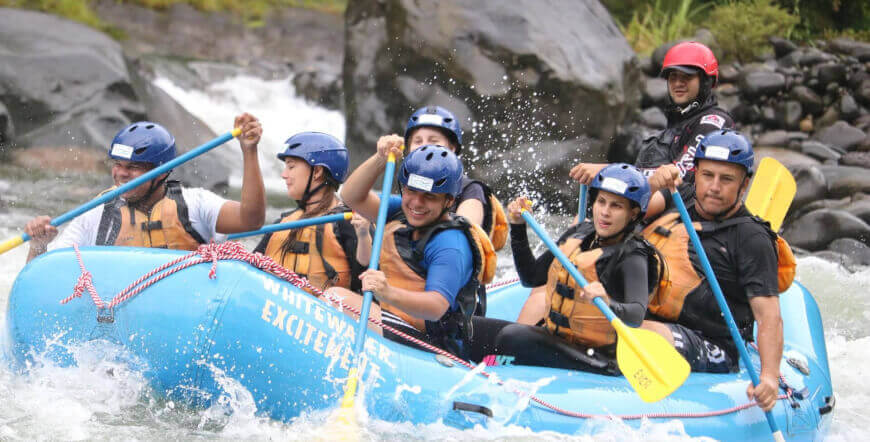 Adventure Connection between Puerto Viejo, Limón and San José with White Water Rafting Pacuare