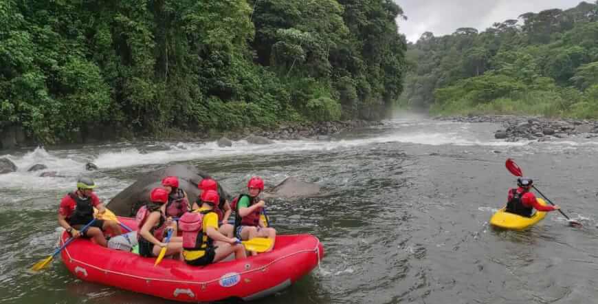 Adventure Connection between San José and Sarapiquí with Rafting III - IV on the Sarapiqui River.