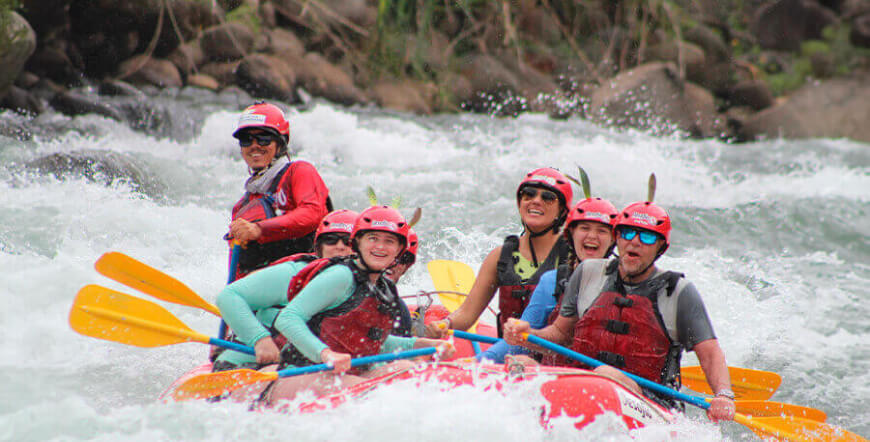 Adventure Connection between San José and Sarapiquí with Rafting III - IV on the Sarapiqui River.